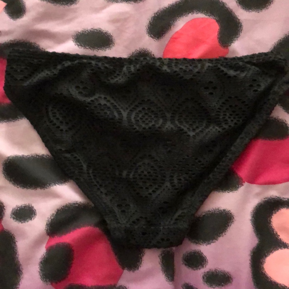 Bikini - Picture 2 of 3